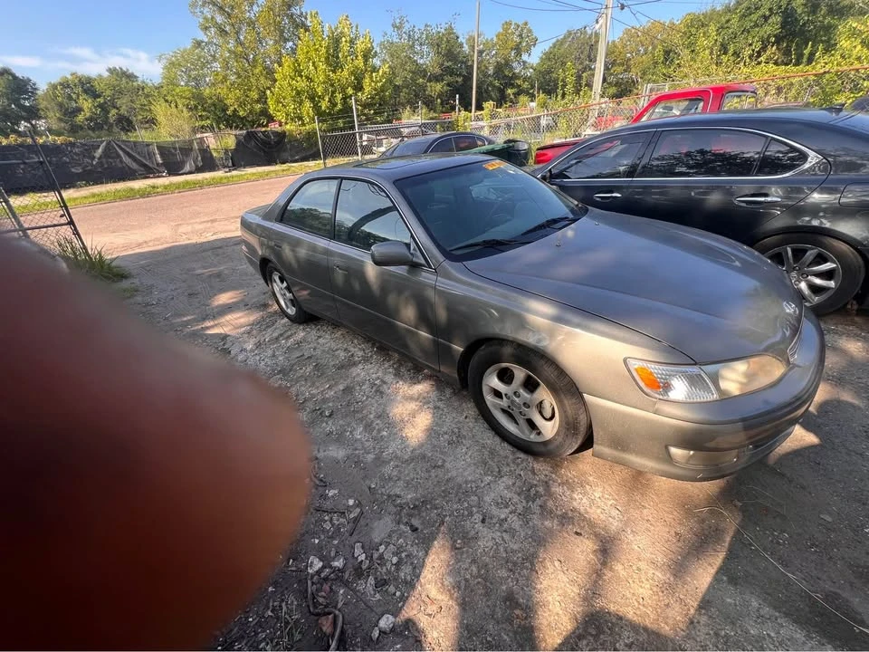 2001 Lexus ES 3rd Gen - Image 3 of 8