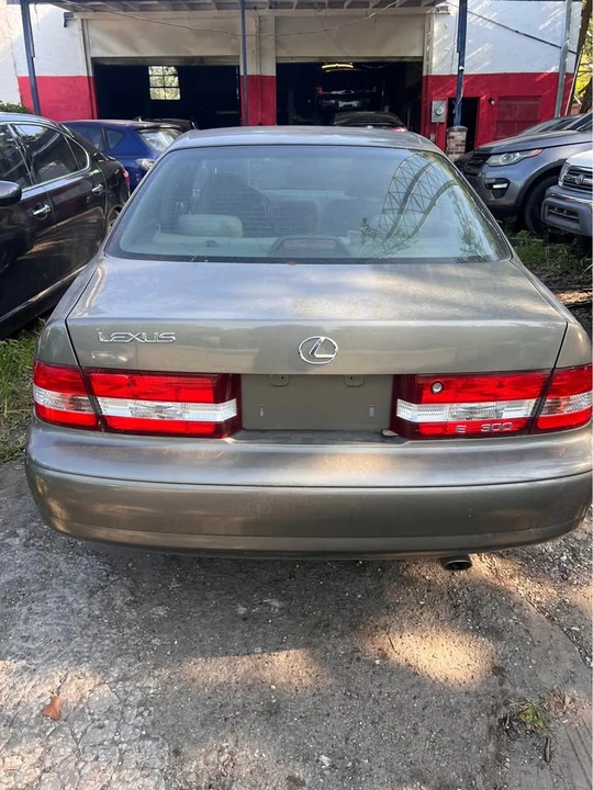 2001 Lexus ES 3rd Gen - Image 4 of 8