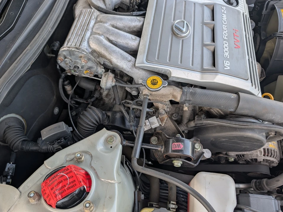 2001 Lexus ES 3rd Gen - Image 13 of 24