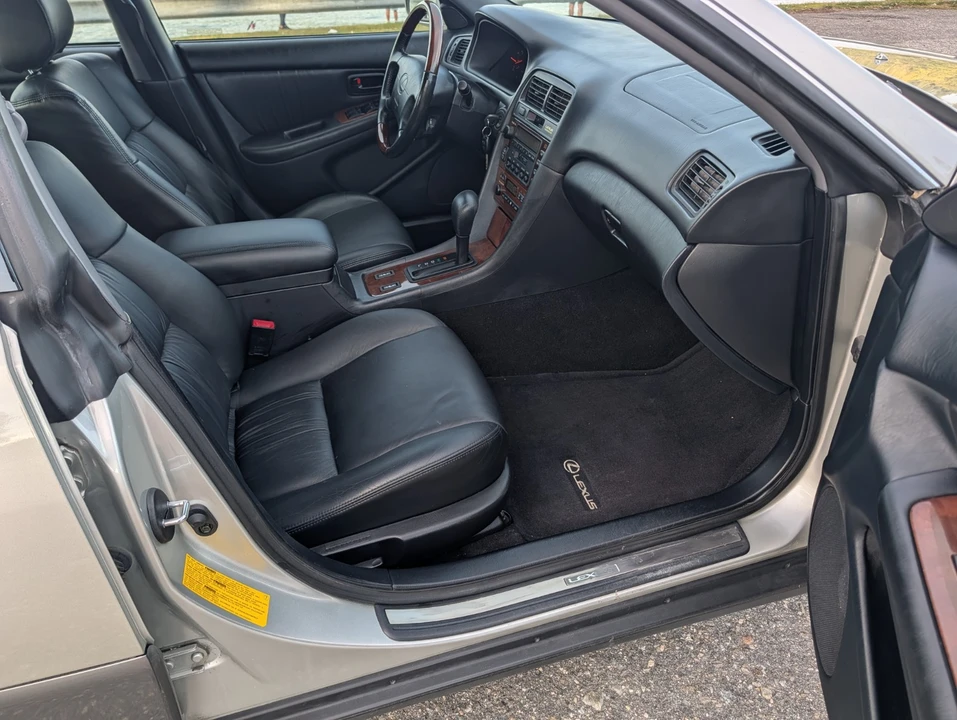 2001 Lexus ES 3rd Gen - Image 11 of 24