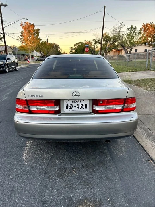 2001 Lexus ES 3rd Gen - Image 3 of 3