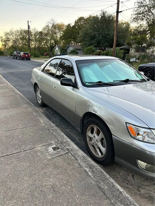 2001 Lexus ES 3rd Gen - Image 2 of 3