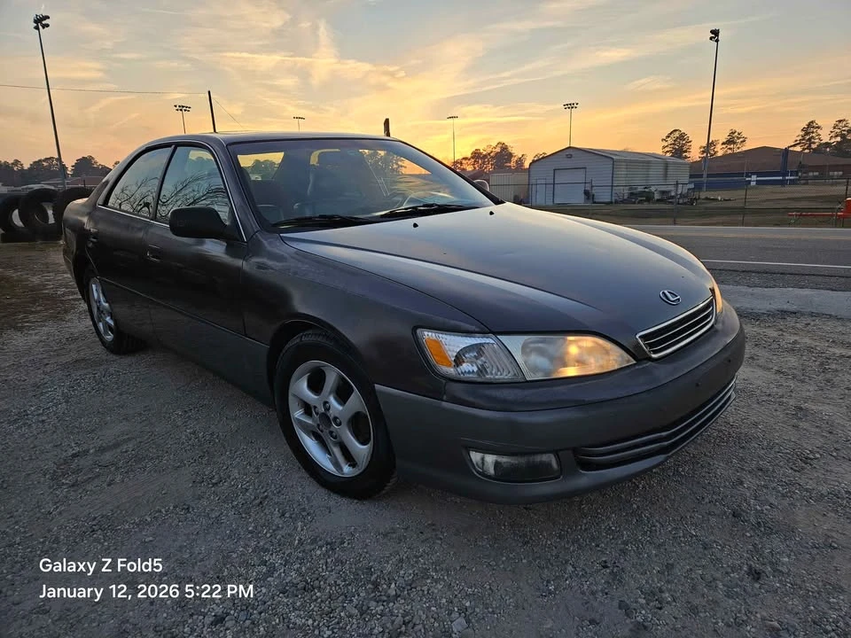 2001 Lexus ES 2nd Gen - Image 2 of 10