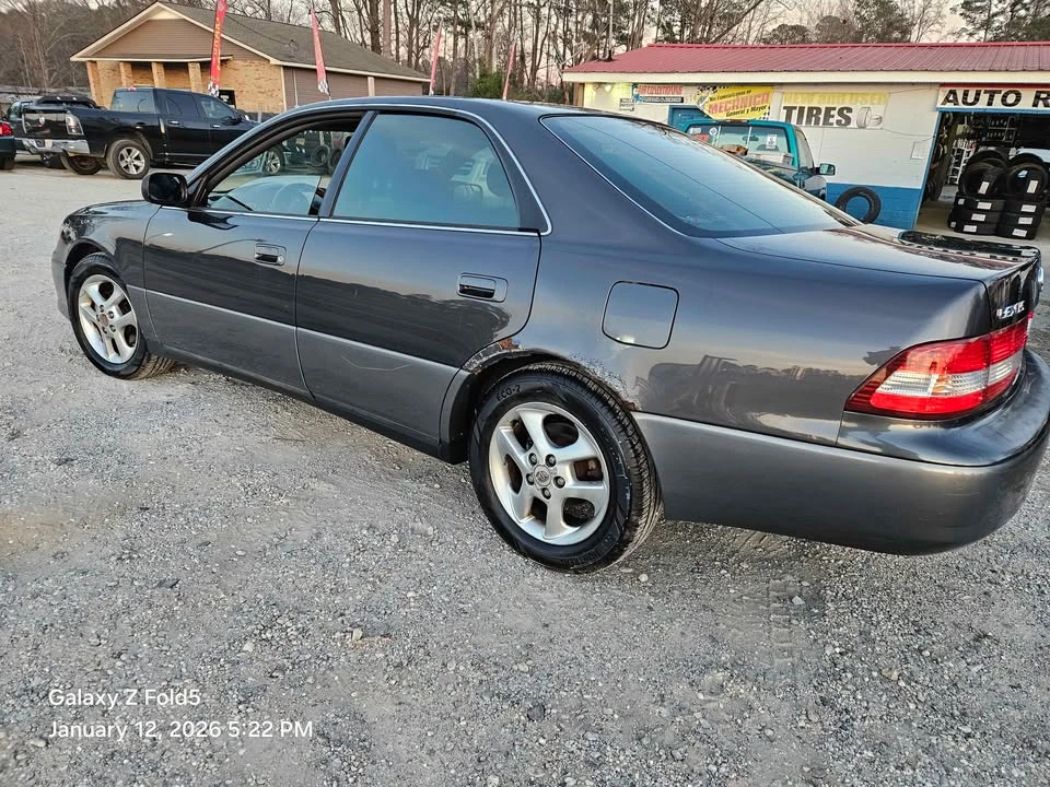 2001 Lexus ES 2nd Gen - Image 3 of 10