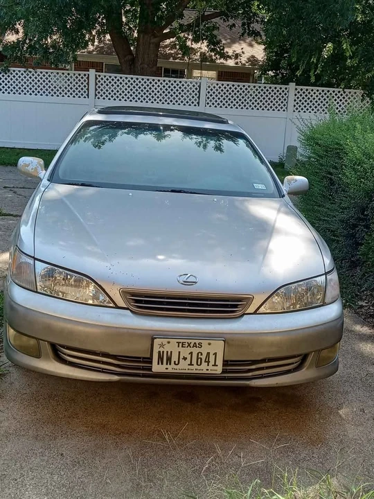 2001 Lexus ES 3rd Gen - Image 2 of 4