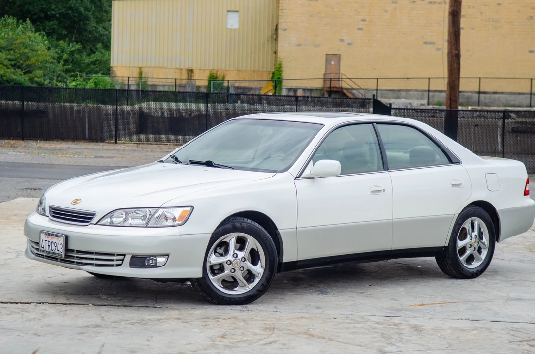 2001 Lexus ES 3rd Gen - Image 4 of 31