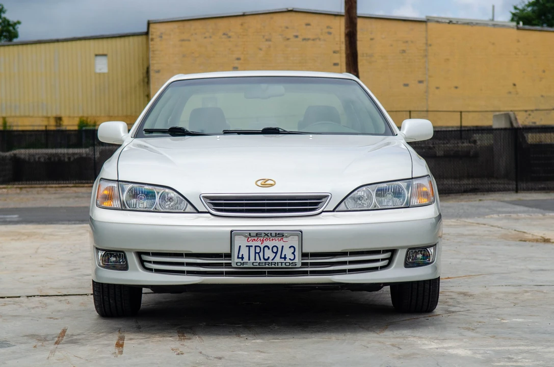 2001 Lexus ES 3rd Gen - Image 8 of 31
