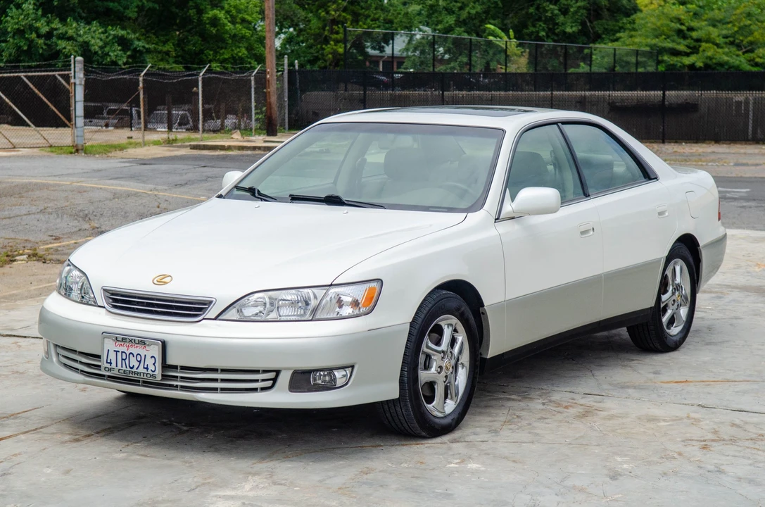 2001 Lexus ES 3rd Gen - Image 5 of 31