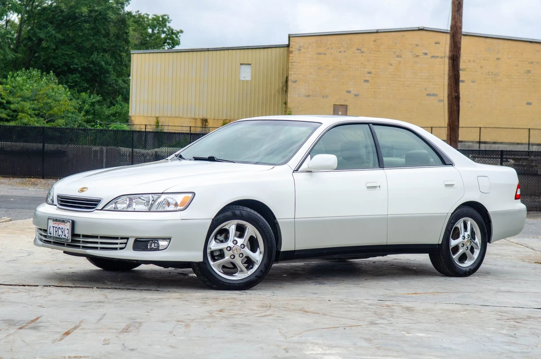 2001 Lexus ES 3rd Gen - Image 3 of 31