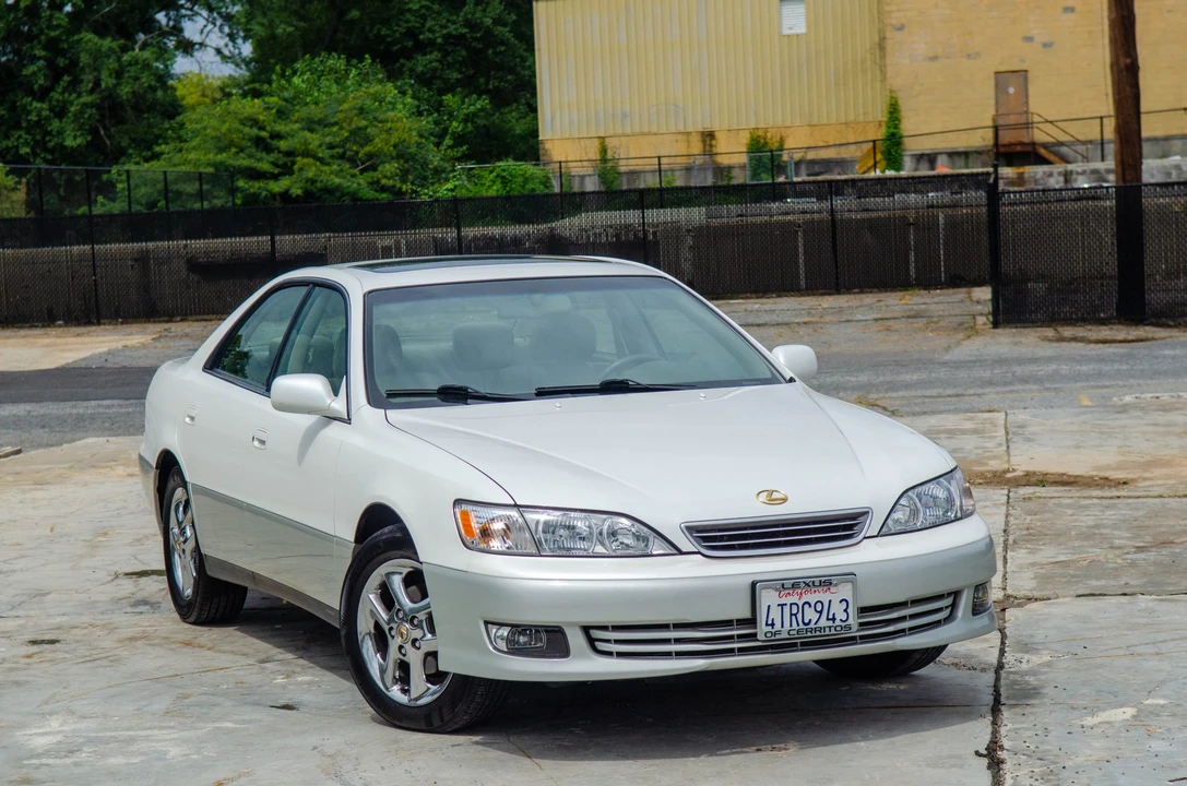 2001 Lexus ES 3rd Gen - Image 11 of 31