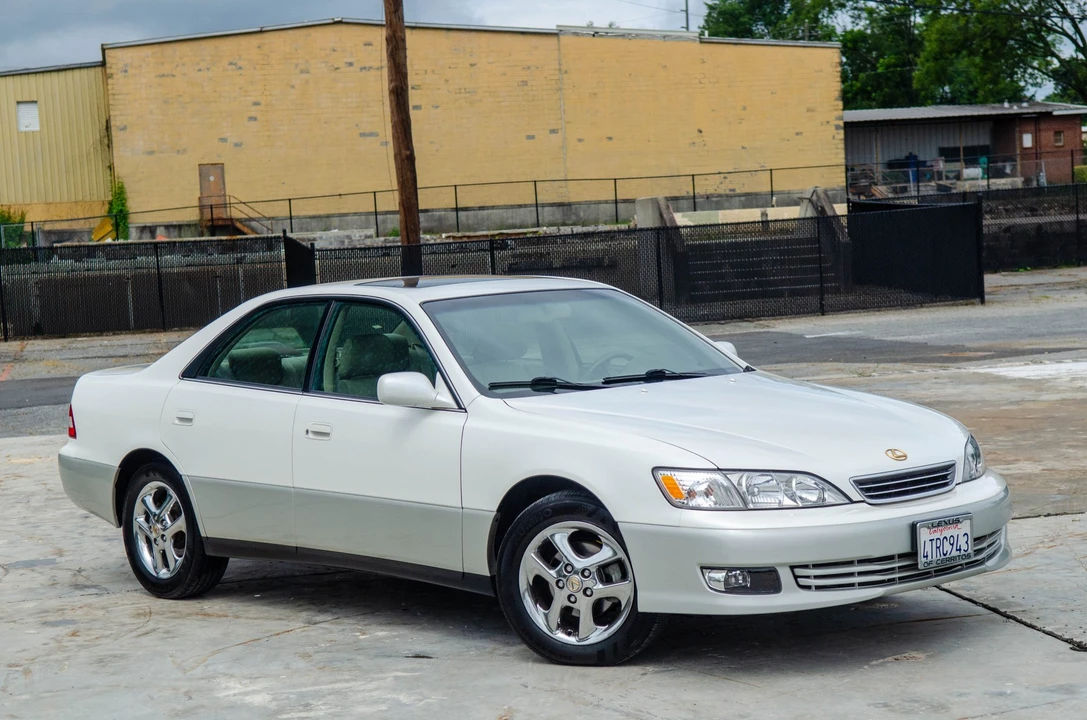 2001 Lexus ES 3rd Gen - Image 12 of 31