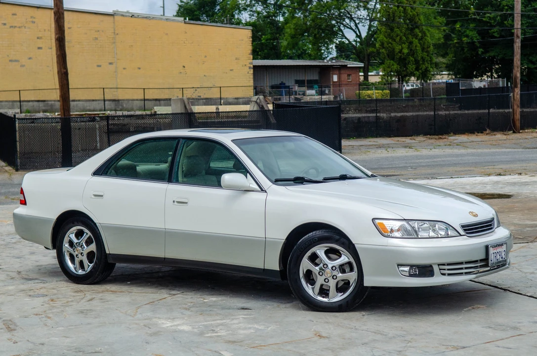 2001 Lexus ES 3rd Gen - Image 13 of 31