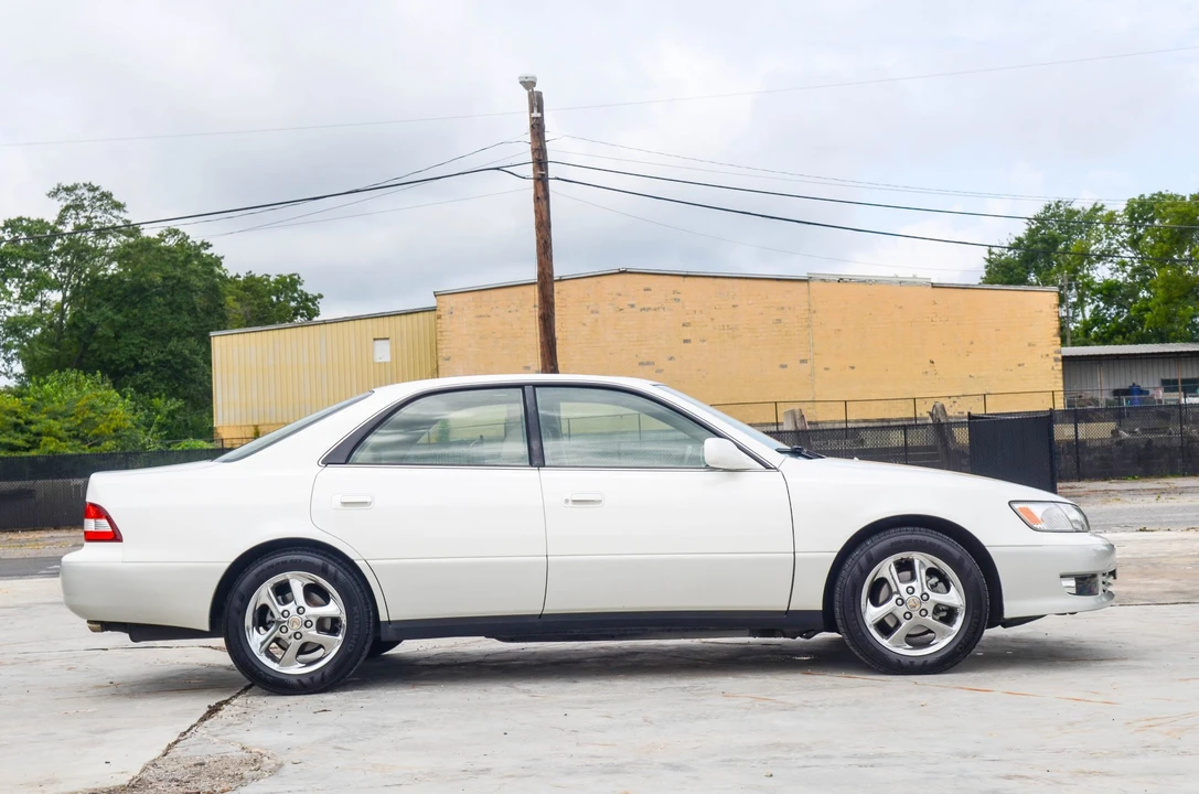 2001 Lexus ES 3rd Gen - Image 16 of 31