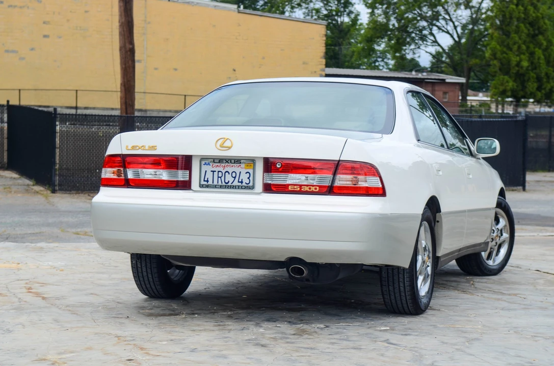 2001 Lexus ES 3rd Gen - Image 20 of 31
