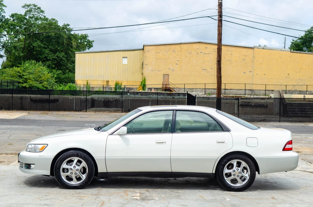 2001 Lexus ES 3rd Gen - Image 30 of 31
