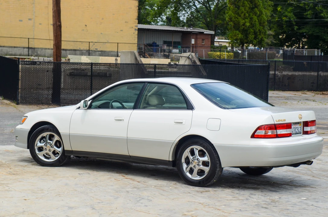 2001 Lexus ES 3rd Gen - Image 26 of 31
