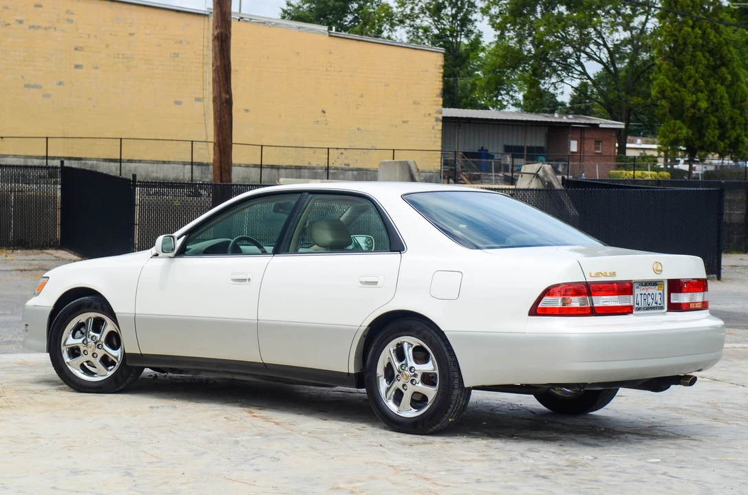 2001 Lexus ES 3rd Gen - Image 27 of 31