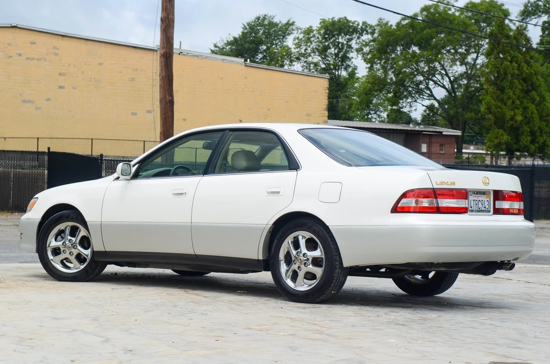 2001 Lexus ES 3rd Gen - Image 28 of 31