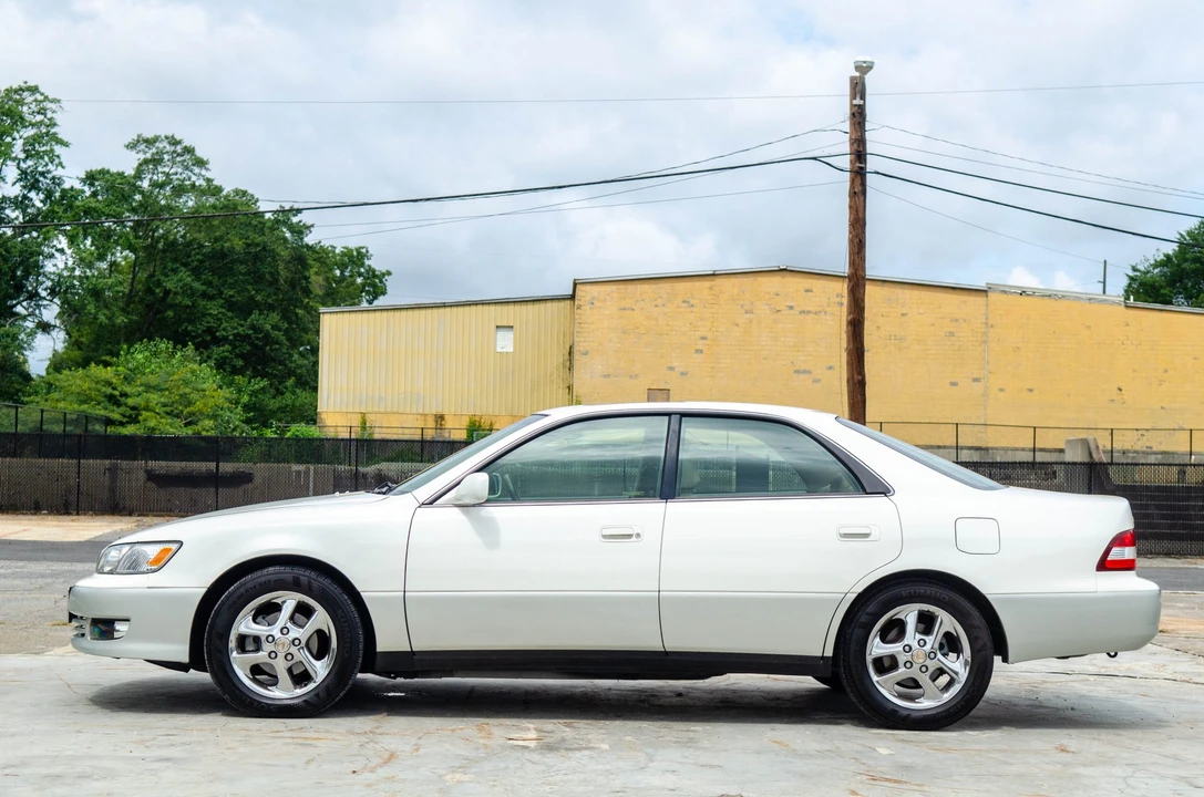 2001 Lexus ES 3rd Gen - Image 29 of 31