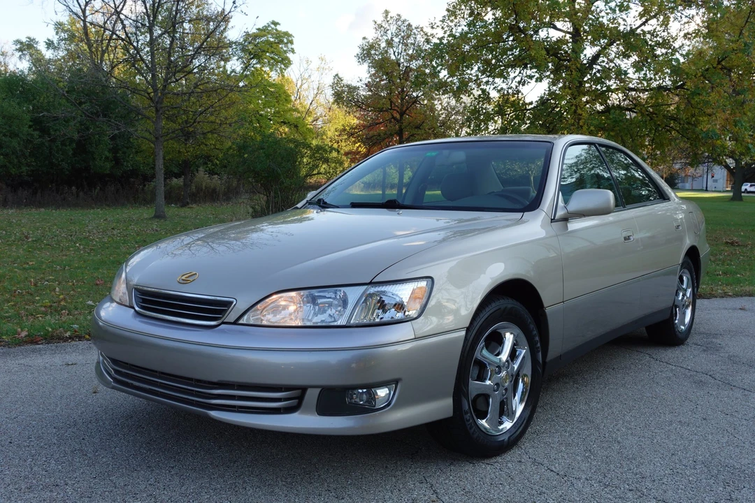 2001 Lexus ES 3rd Gen - Image 2 of 31