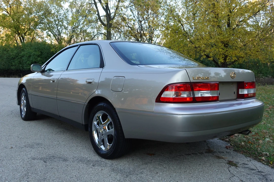 2001 Lexus ES 3rd Gen - Image 5 of 31