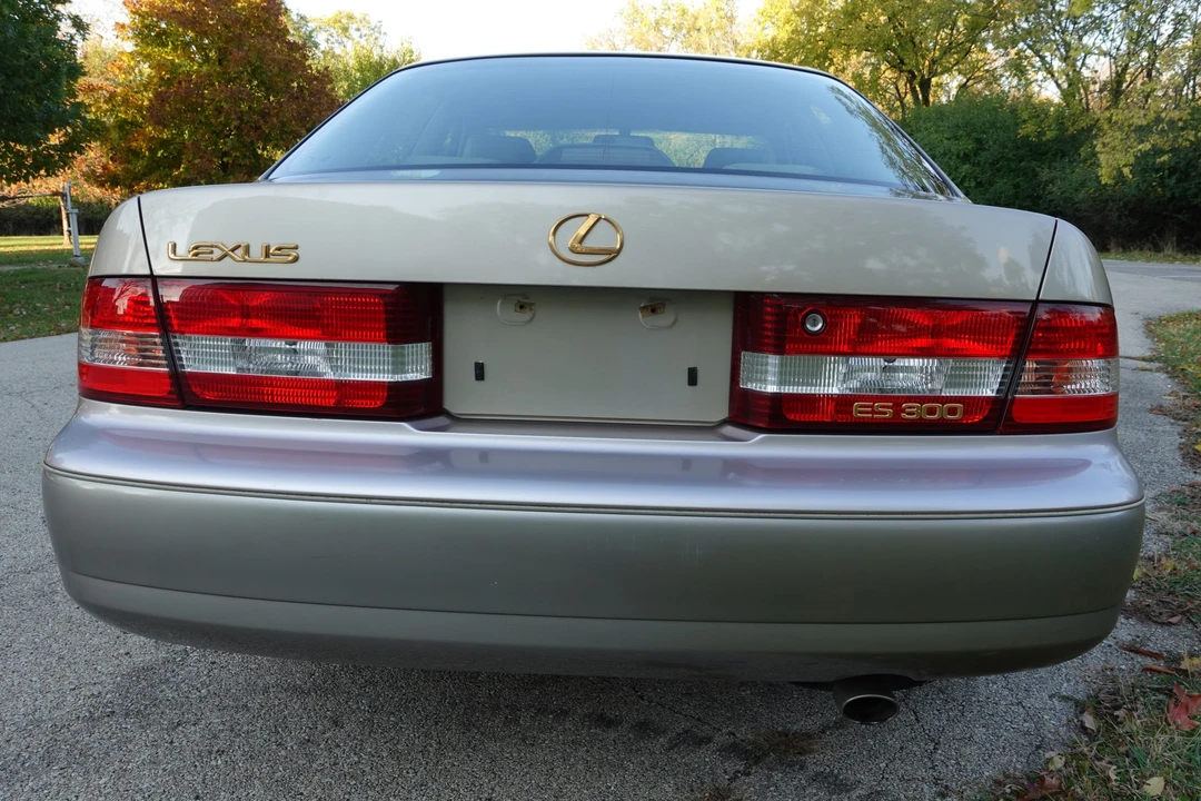 2001 Lexus ES 3rd Gen - Image 6 of 31