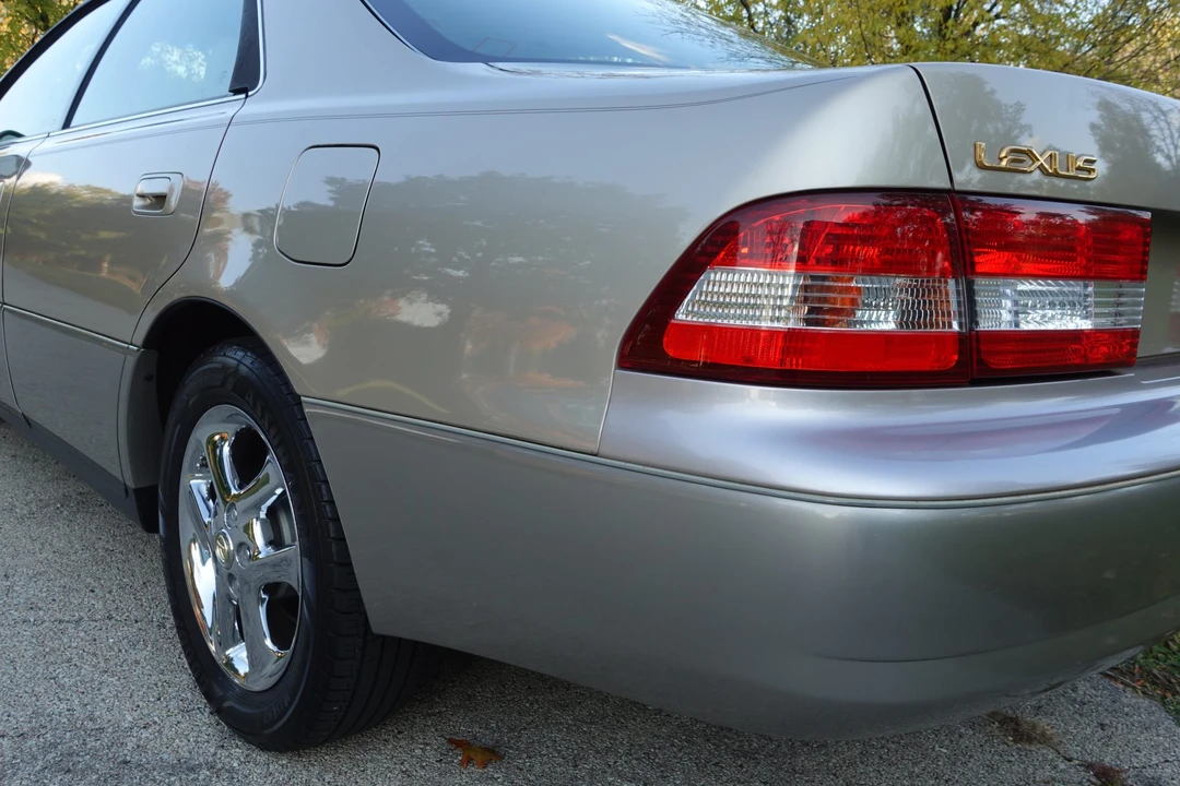 2001 Lexus ES 3rd Gen - Image 17 of 31
