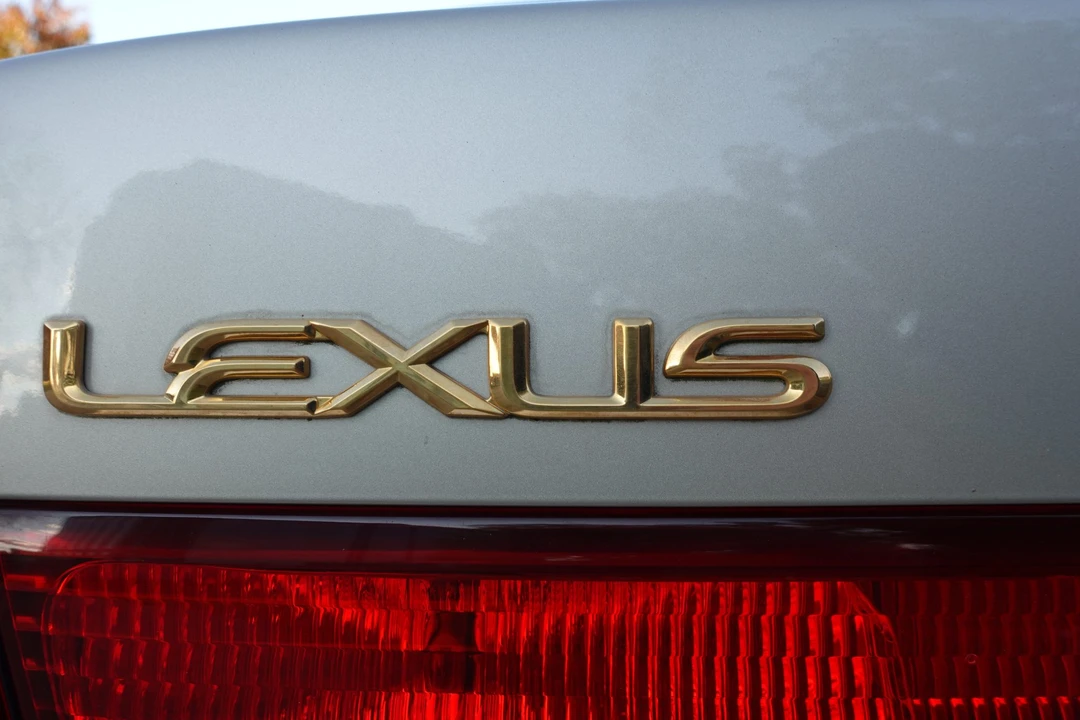 2001 Lexus ES 3rd Gen - Image 28 of 31