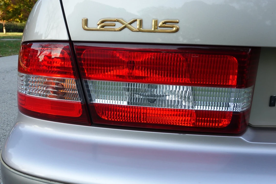 2001 Lexus ES 3rd Gen - Image 18 of 31