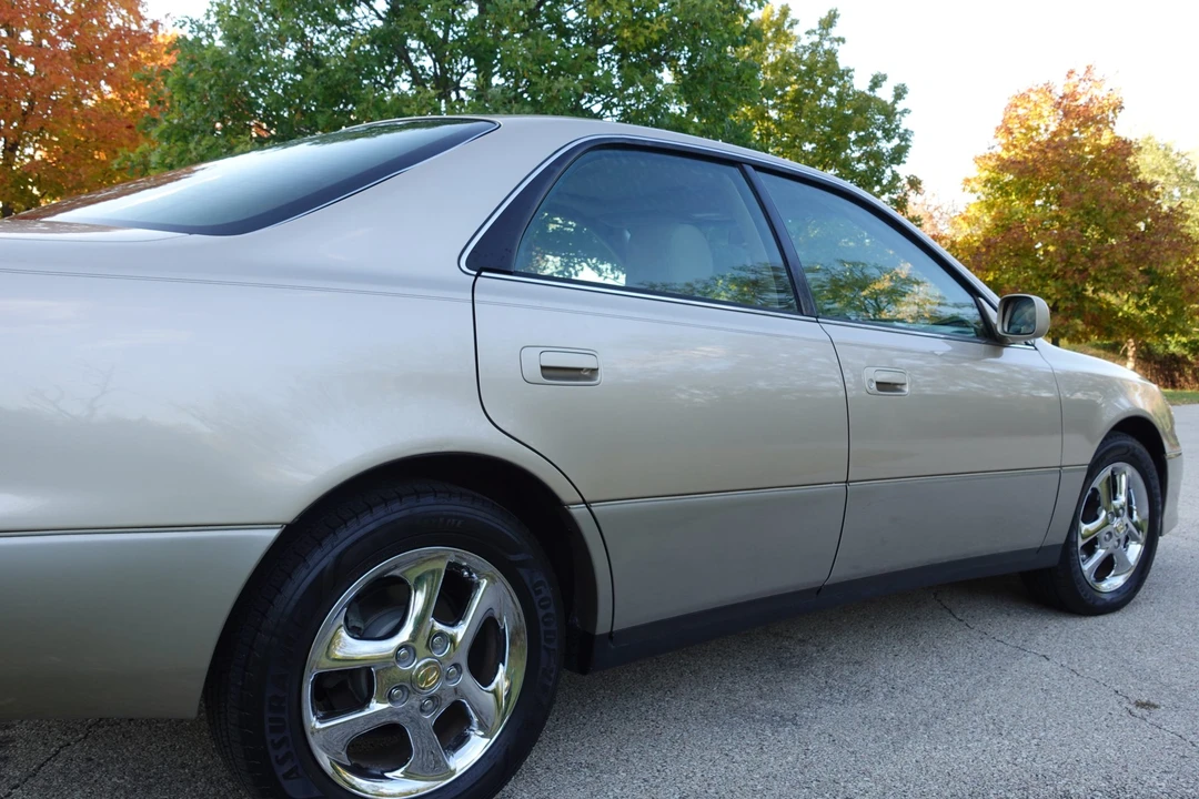 2001 Lexus ES 3rd Gen - Image 16 of 31