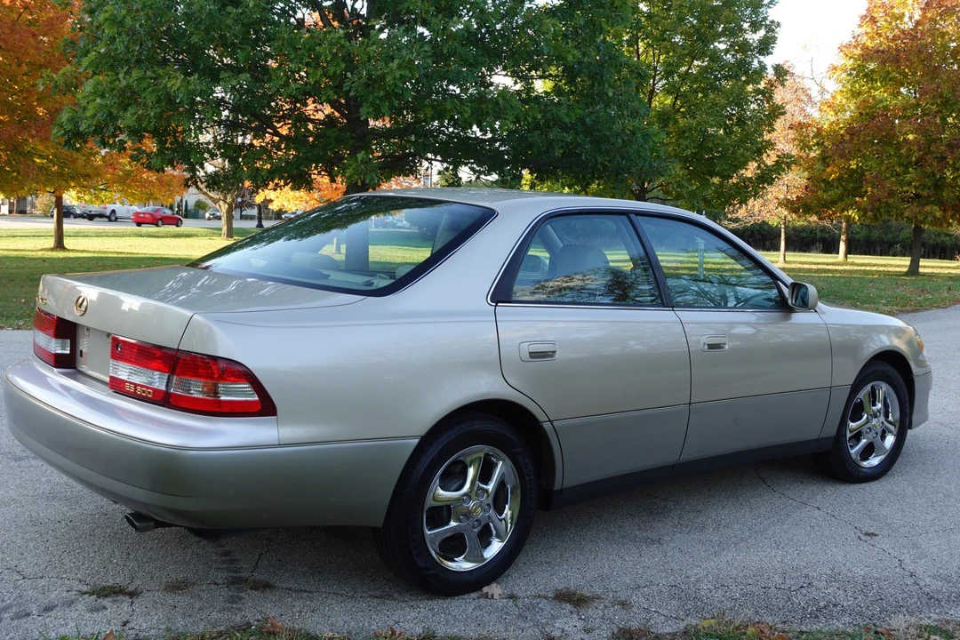 2001 Lexus ES 3rd Gen - Image 8 of 31