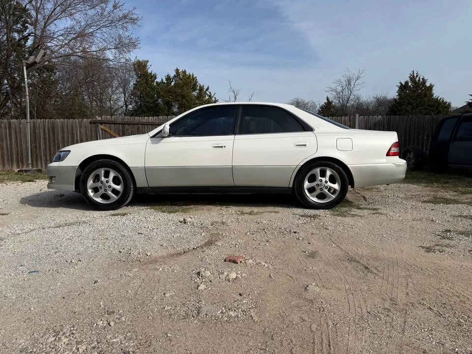 2001 Lexus ES 3rd Gen - Image 2 of 7