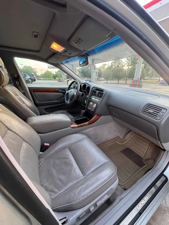2001 Lexus GS 2nd Gen - Image 11 of 16