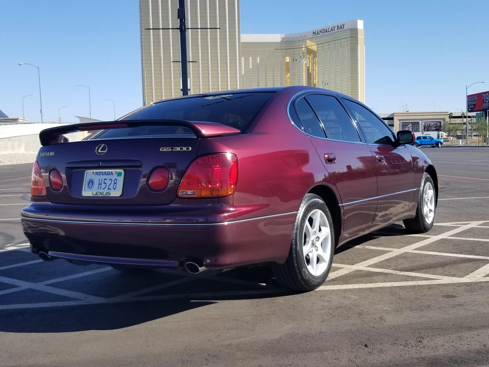 2001 Lexus GS 2nd Gen - Image 10 of 31