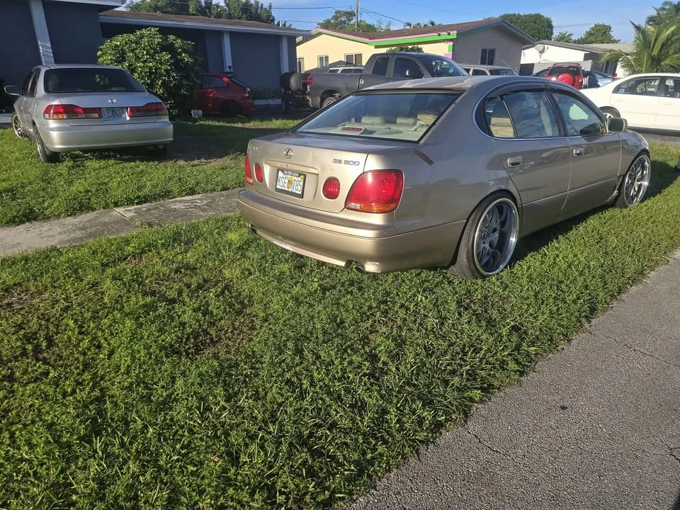 2001 Lexus GS 2nd Gen - Image 10 of 16