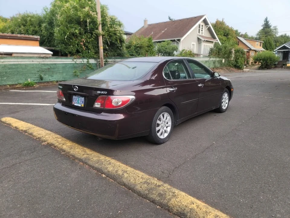 2001 Lexus GS 2nd Gen - Image 2 of 8