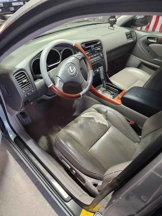 2001 Lexus GS 2nd Gen - Image 11 of 12