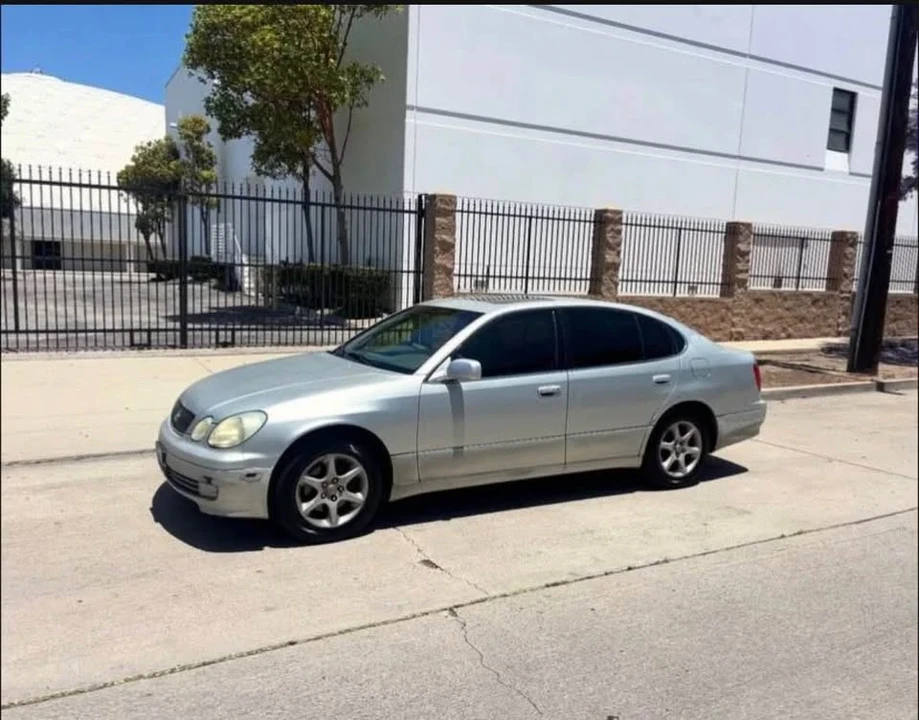 2001 Lexus GS 2nd Gen - Image 2 of 4