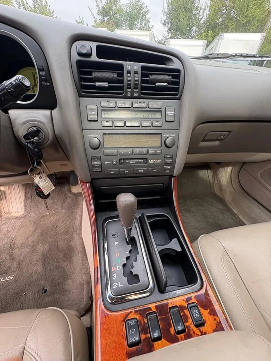 2001 Lexus GS 2nd Gen - Image 13 of 17