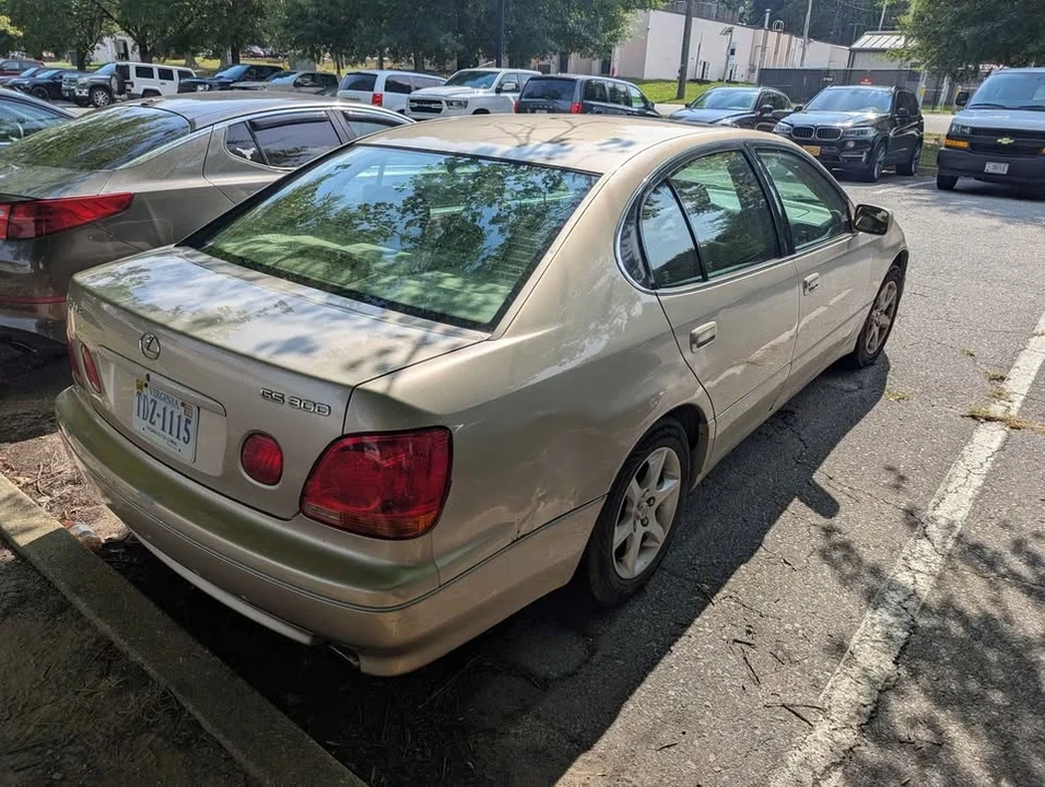 2001 Lexus GS 2nd Gen - Image 4 of 11
