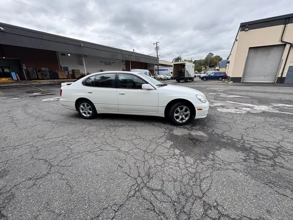 2001 Lexus GS 2nd Gen - Image 2 of 17