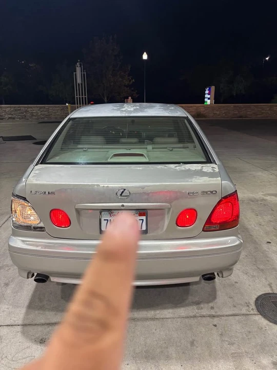 2001 Lexus GS 2nd Gen - Image 2 of 7
