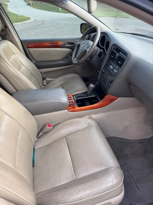 2001 Lexus GS 2nd Gen - Image 11 of 16