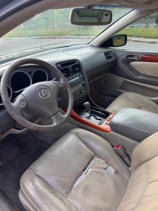 2001 Lexus GS 2nd Gen - Image 14 of 16