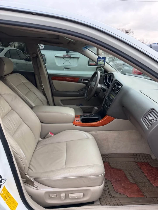 2001 Lexus GS 2nd Gen - Image 14 of 17