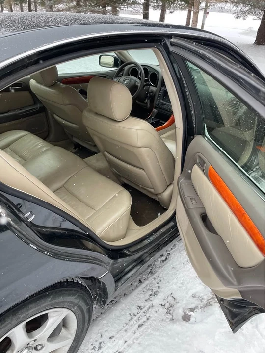2001 Lexus GS 2nd Gen - Image 11 of 15
