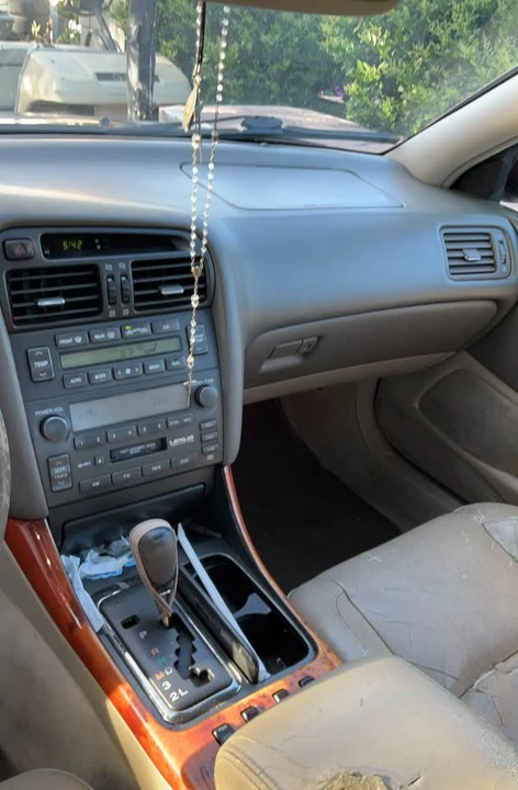 2001 Lexus GS 2nd Gen - Image 8 of 10