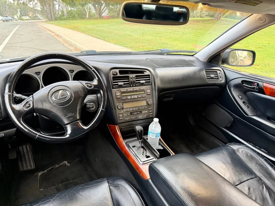 2001 Lexus GS 2nd Gen - Image 12 of 13