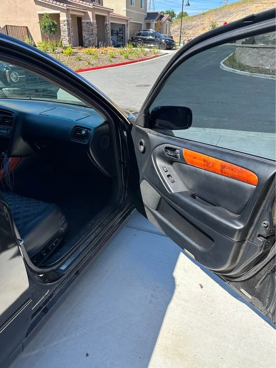 2001 Lexus GS 2nd Gen - Image 11 of 13
