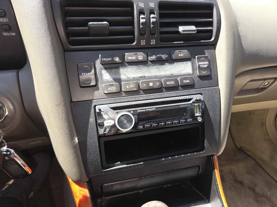 2001 Lexus GS 2nd Gen - Image 4 of 9